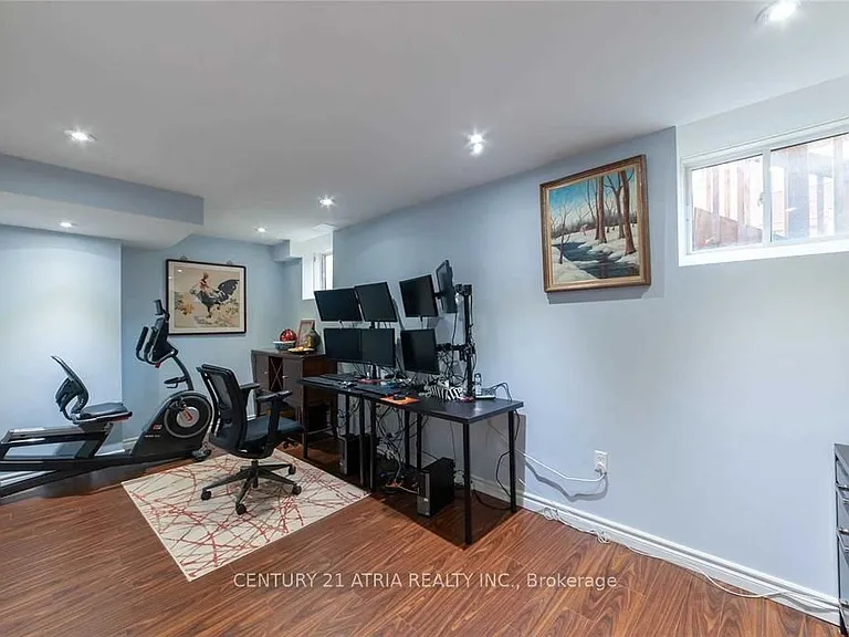 58 Mondial Cres — Photo 18