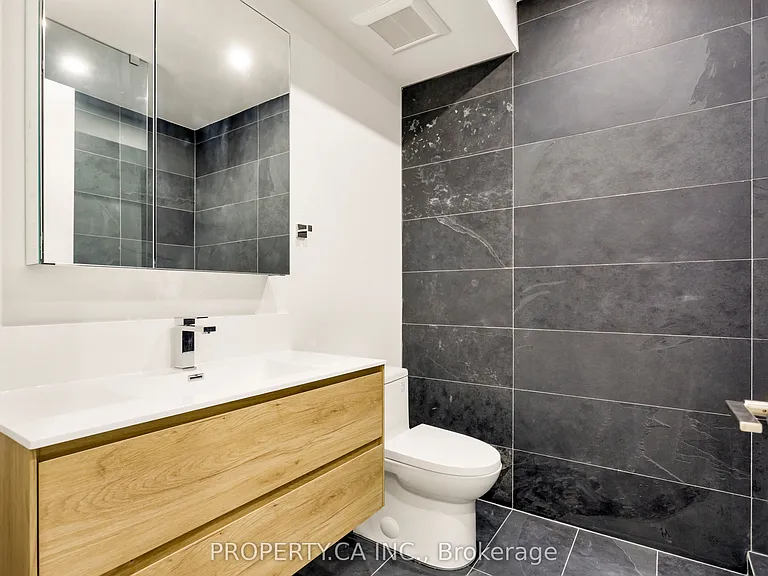 301 Keele St #4 — Photo 40