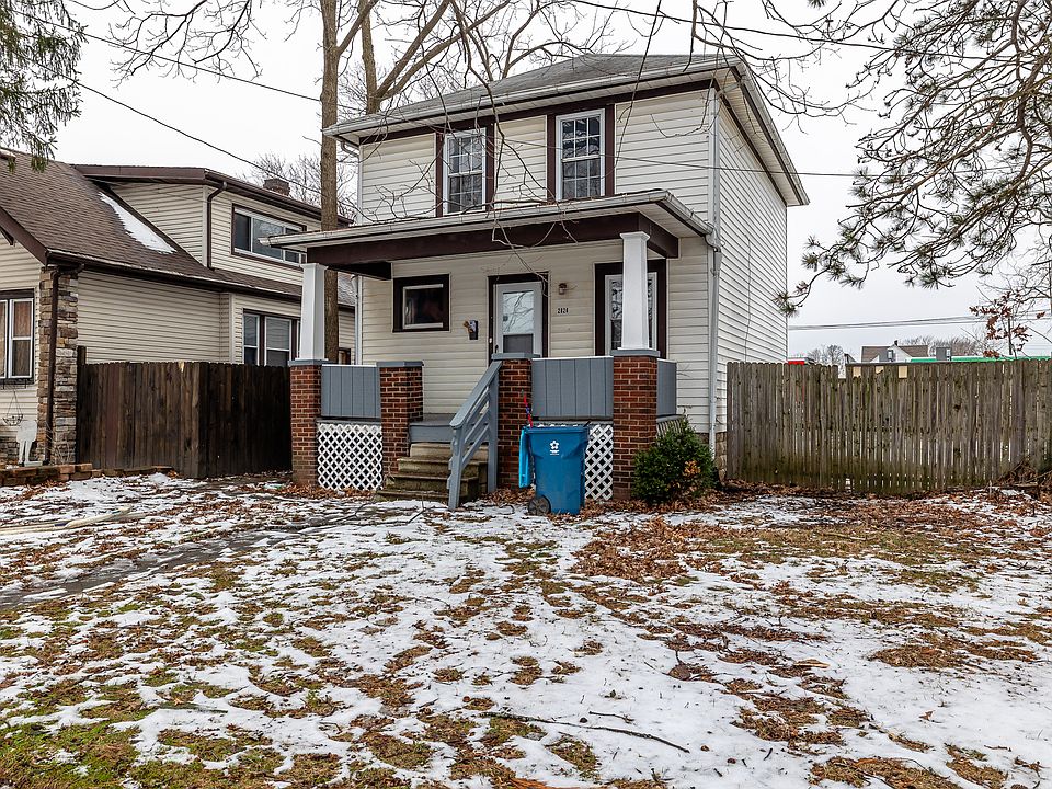 1st image of 2828 Apple Ave