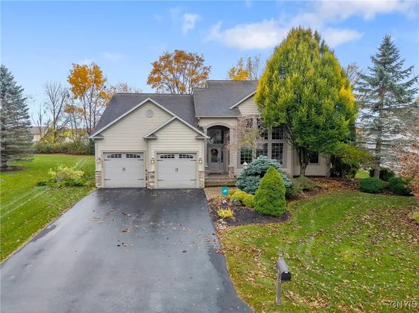 5156 Lyle Dr, Clay, NY 13041