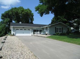 201 2nd Ave, Armstrong, IA 50514