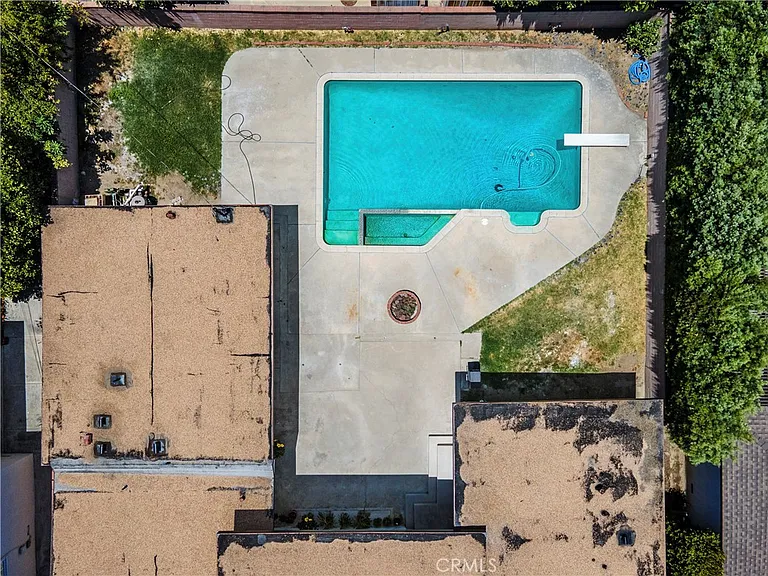 9519 La Reina Ave — Photo 3