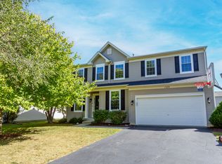 125 Augusta Dr, Gilberts, IL 60136