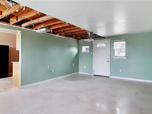 3rd image of 7613 Mercier St