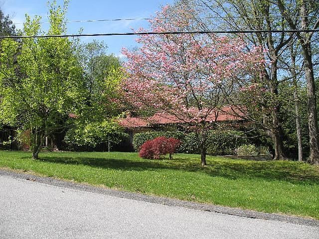 1st image of 2 Hazen Ln