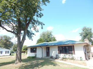 402 E Church St, Galatia, IL 62935