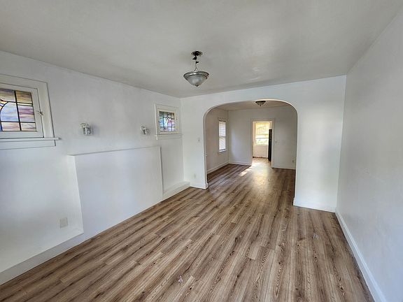 2nd image of 22 N Harvey Ave