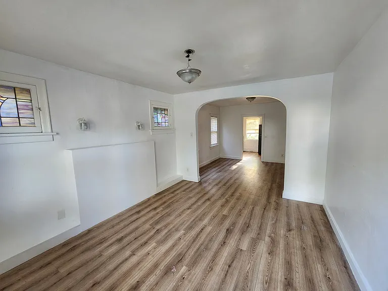 22 N Harvey Ave — Photo 2
