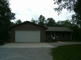 2165 W Maple Grove Rd, Farwell, MI 48622