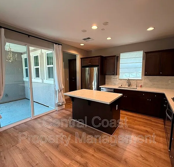 490 Palisade Dr — Photo 9
