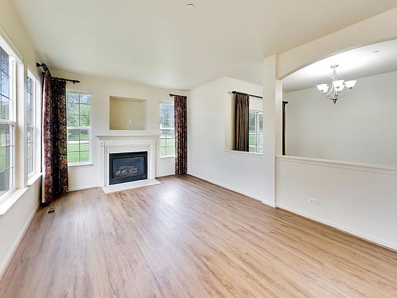 4th image of 2685 Acorn Ct Unit 4