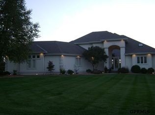 16439 Summit Dr, Omaha, NE 68136