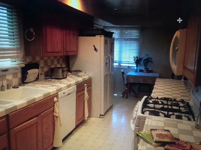 1355 Cordova Ave — Photo 10