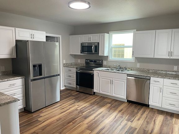 3rd image of 135 E Broadway Ave