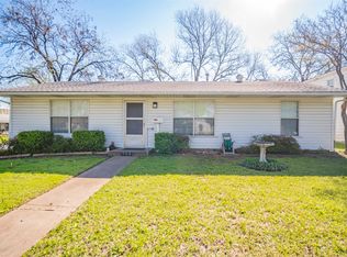 922 NE 31st St, Grand Prairie, TX 75050