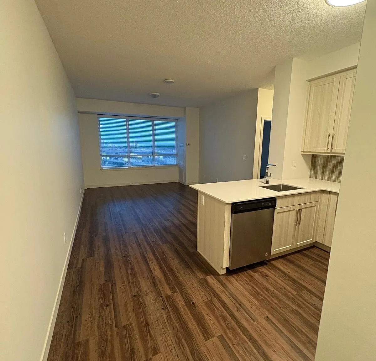 2 bed, $3,000 — Photo 4