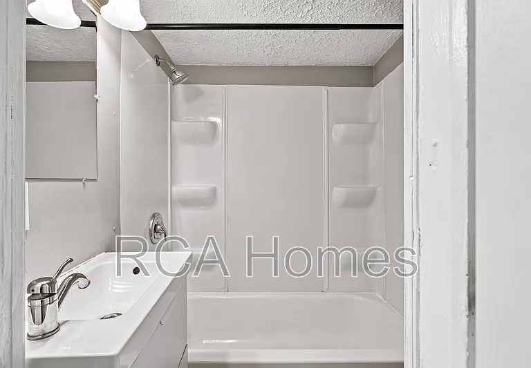 1013 E Legrande Ave #1013 — Photo 5