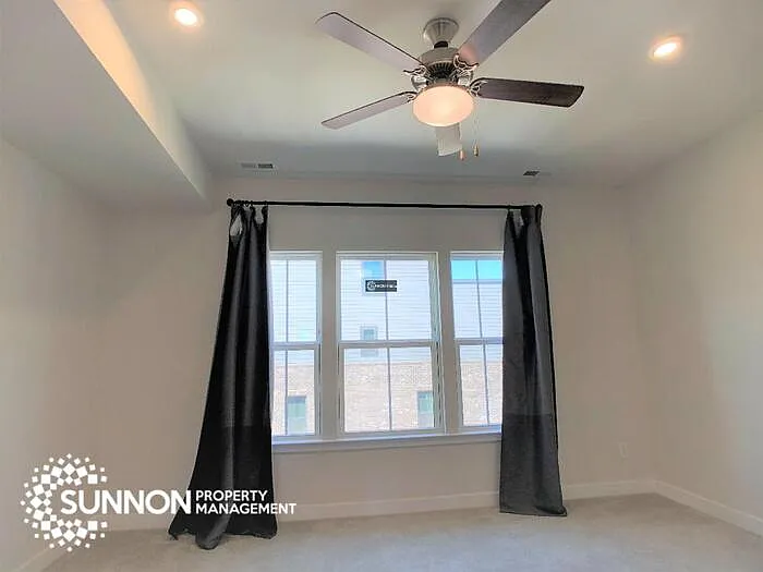462 W Tremont Ave — Photo 11