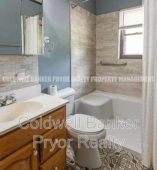 165 Lakeshore Ct — Photo 25