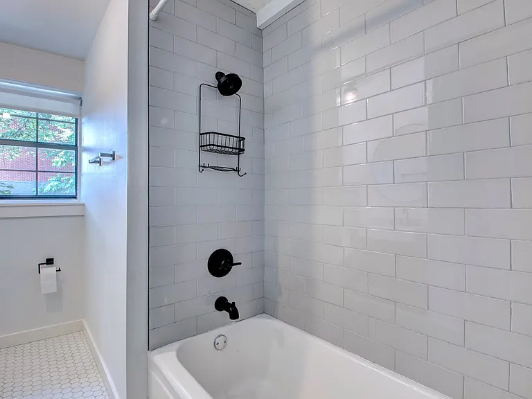 1520 Broadway St — Photo 16