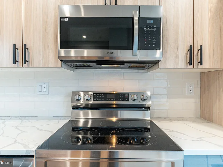2821 Livingston St #1 — Photo 9