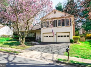 5938 Oak Leather Dr, Burke, VA 22015