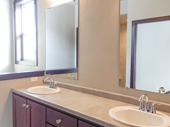 Mstr Bath w/dual vanities