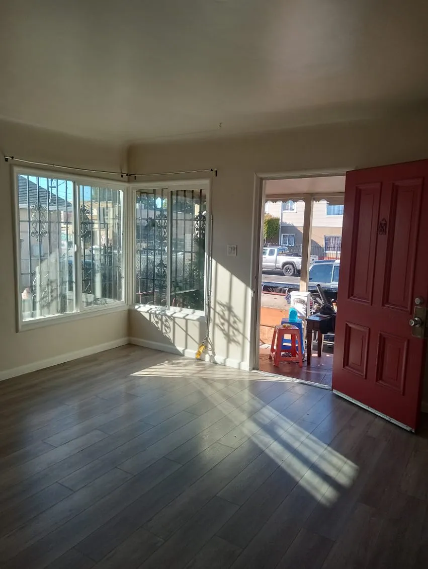 Seminary Neighbor For Rent — Photo 3