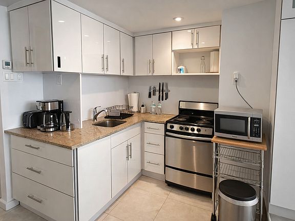 5th image of 825 Brickell Bay Dr APT 343