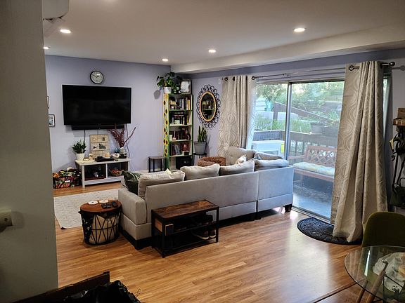 4th image of 374 S Miraleste Dr Unit 404