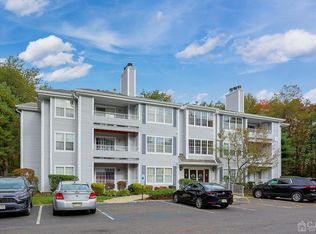 309 Raintree Ct, Helmetta, NJ 08828