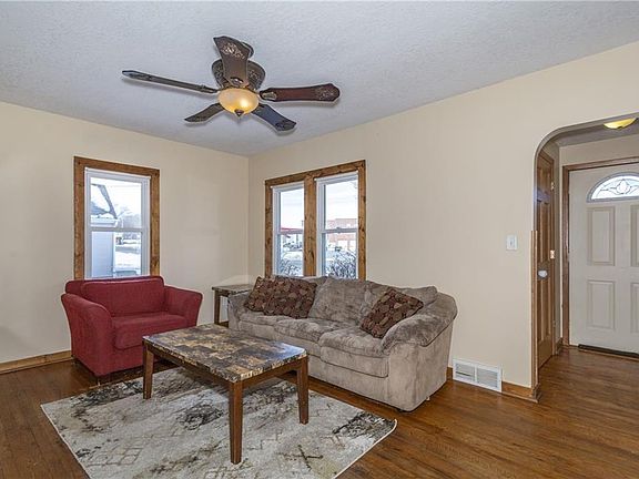 4th image of 651 E Main St