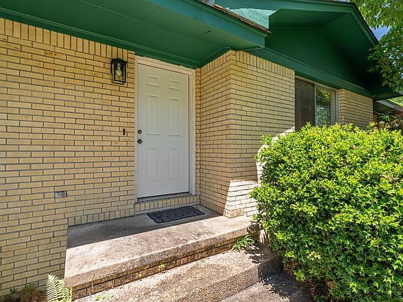 4th image of 1009 Velma St
