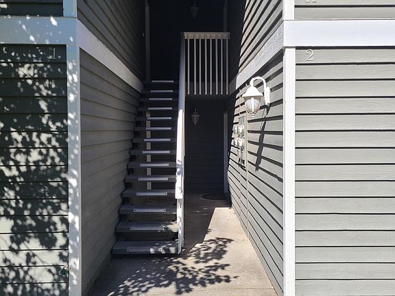 5th image of 404 Railroad Ave APT 11