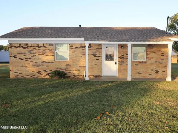 1004 McAllister Dr, Belzoni, MS 39038