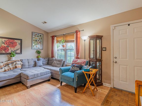 2nd image of 2140 Bainbridge Way