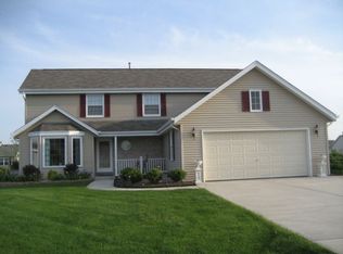 2217 W Heaven View Ln, Oak Creek, WI 53154