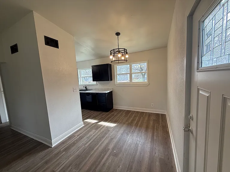 2916 Williams Ave — Photo 8