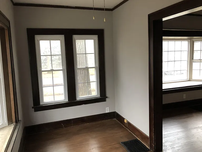 1626 W Clark St — Photo 11