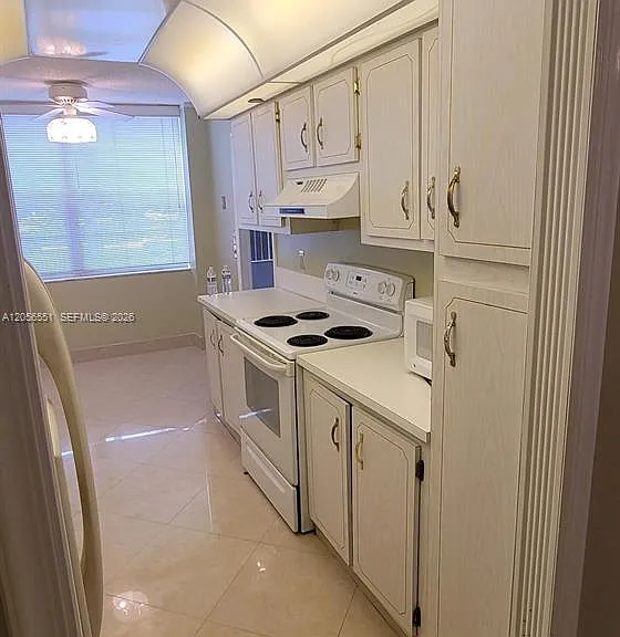 1300 Saint Charles Pl #L19 — Photo 31