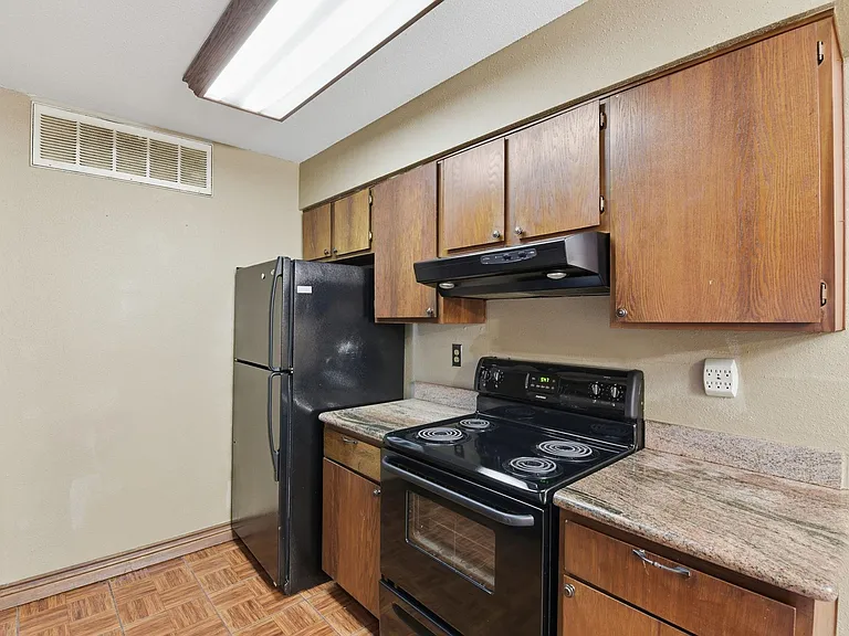 12905 Woodforest Blvd #711 — Photo 15