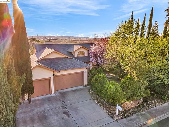 4th image of 410 Highland Ct