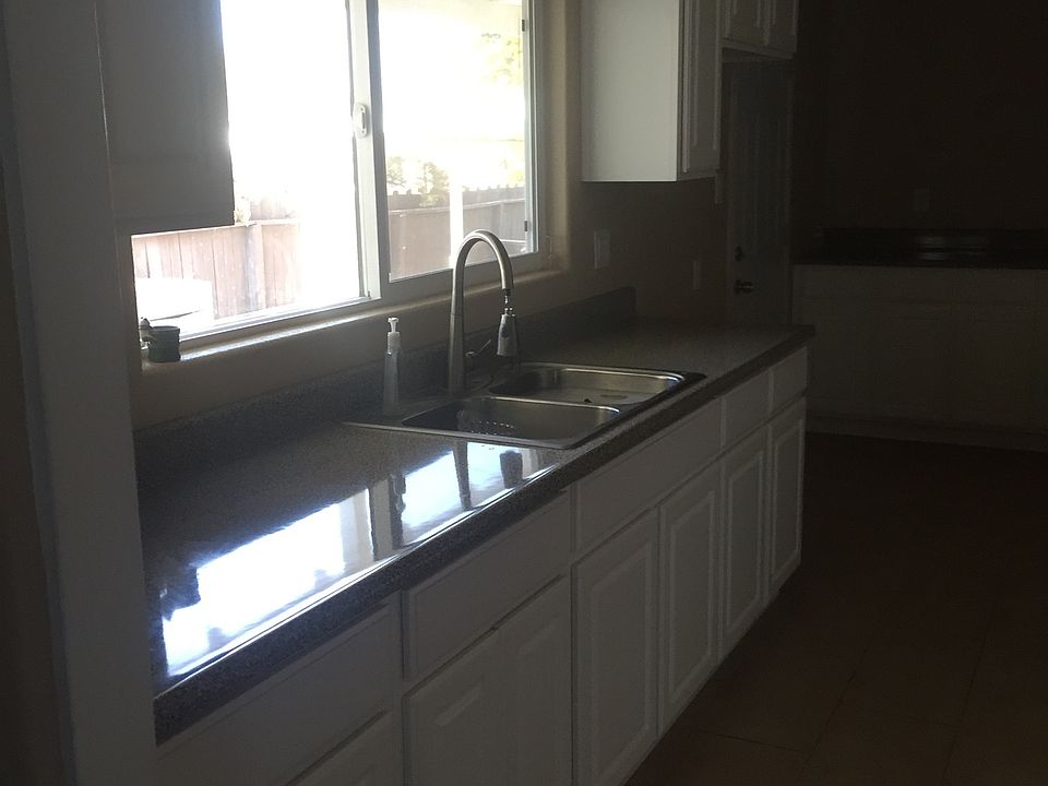 2nd image of 1290 Sandalwood Dr