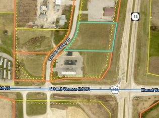 888 Vernon Valley Dr, Cedar Rapids, IA 52403