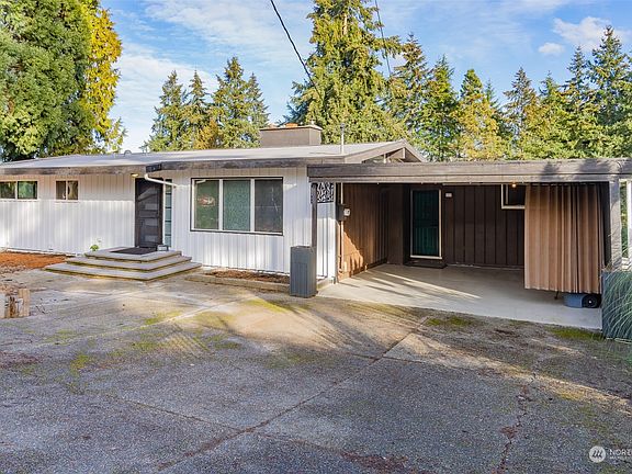 3rd image of 10111 75th Avenue E
