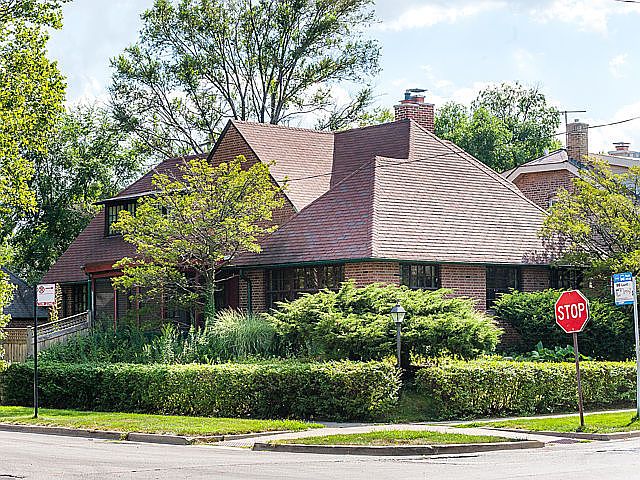 1st image of 2601 W Lunt Ave