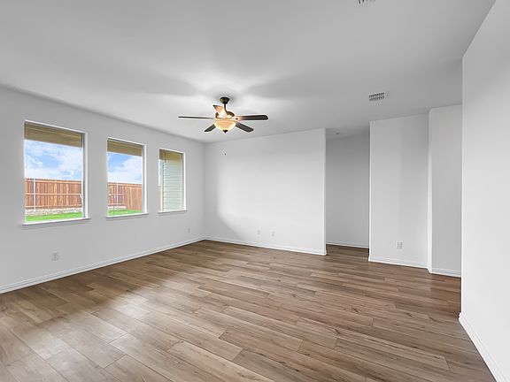 5th image of 1816 Lotus St