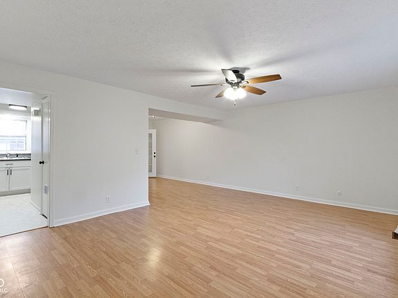 4th image of 2206 Roselawn Dr