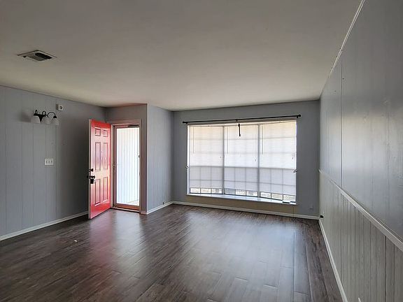 4th image of 5850 Castle Brook Dr