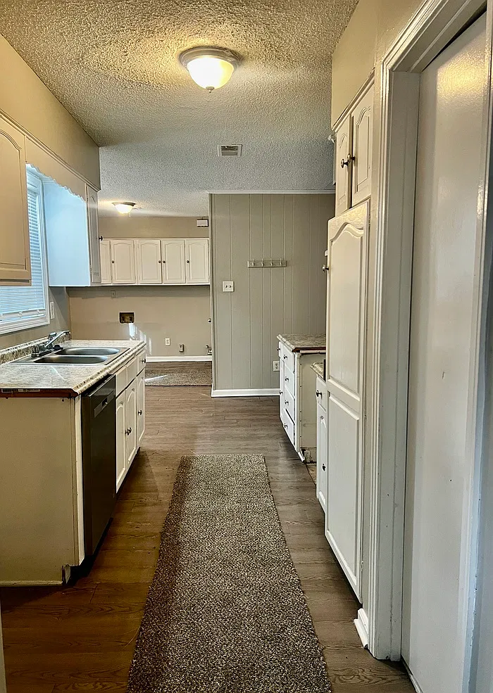 4 bed, 2.0 bath, 1713 sqft, $1,595 — Photo 2